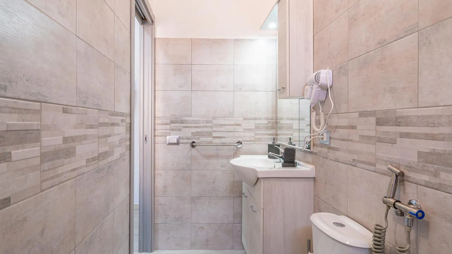 Le Quattro Perle Apartments باكينو